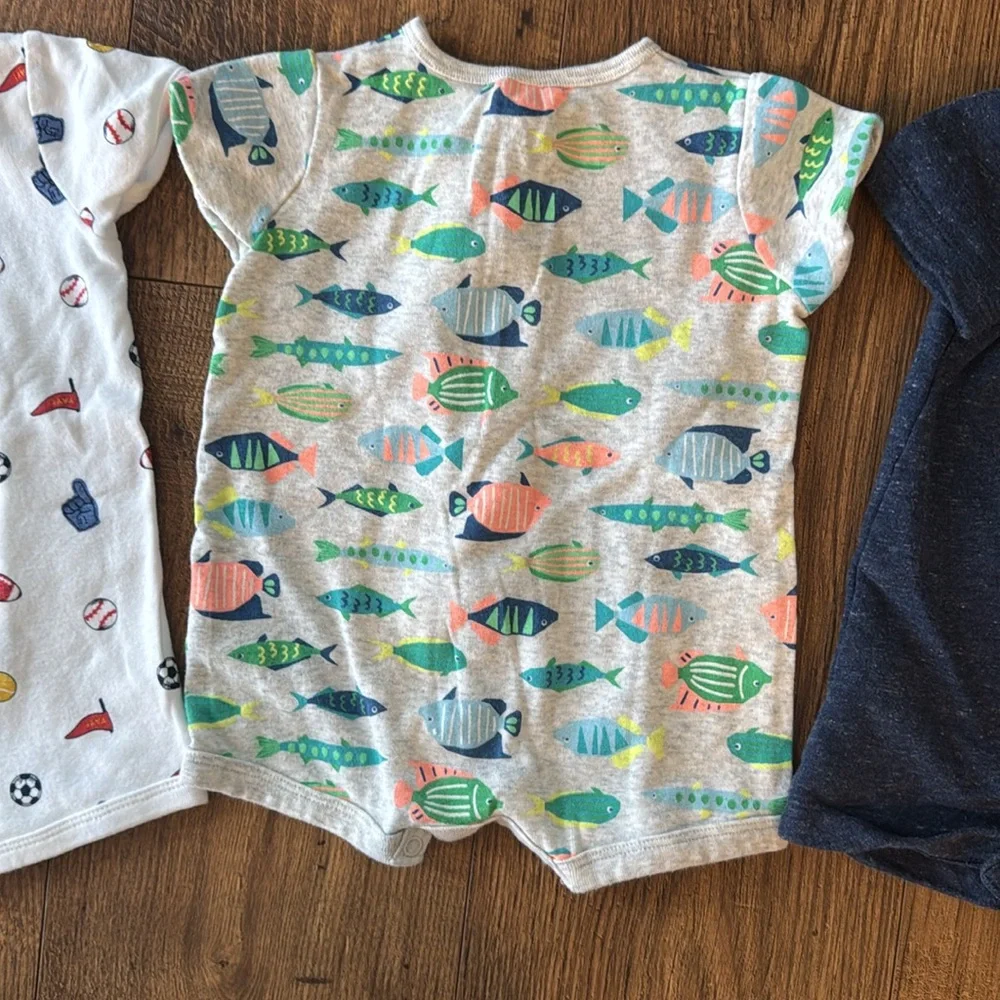 Bundle of 4 Carter’s baby boy rompers, size 6 months